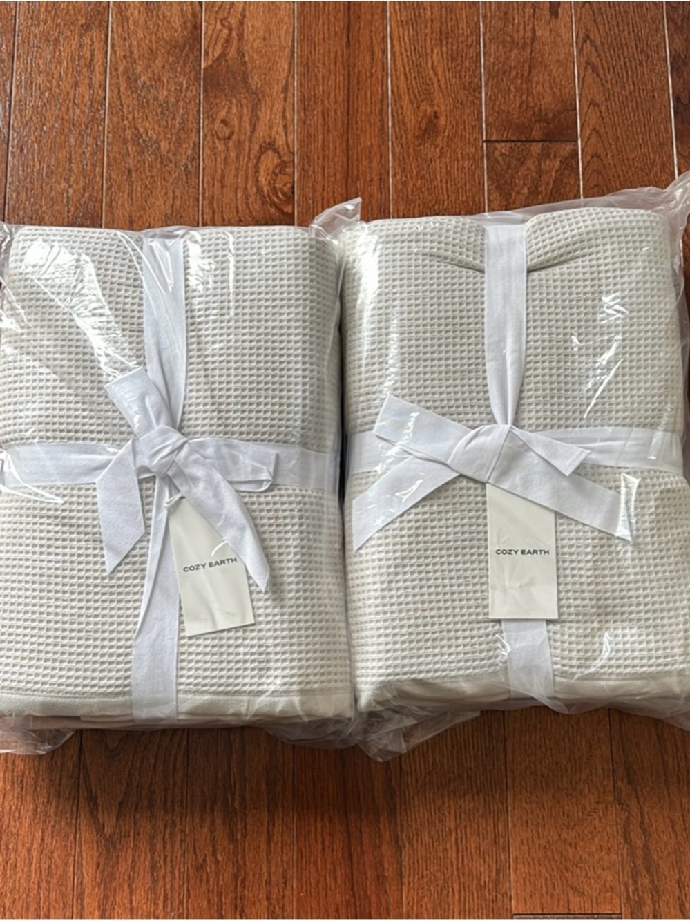COZY EARTH Waffle Towels NWT